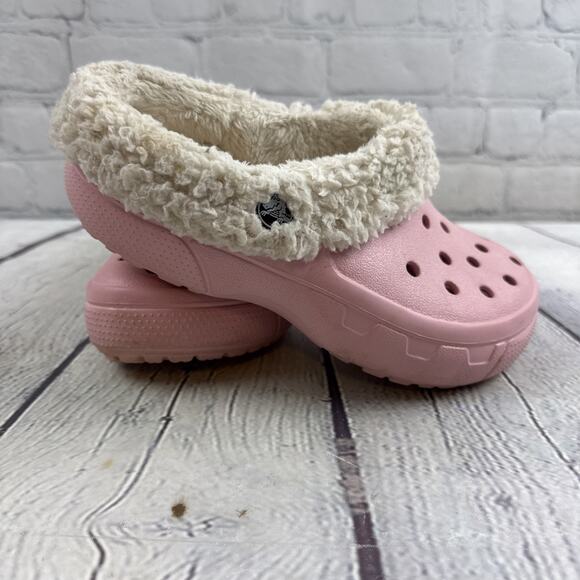 Crocs Comfort Fuzzy Lined Pink Faux Fur Clog Shoes Size J‎ 2 - Picture 1 of 10